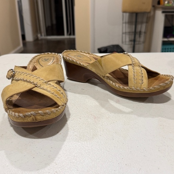 Atiat Tan Leather Wedge Sandals